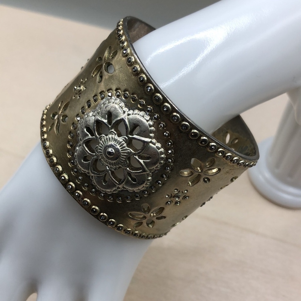 Lucky brand wide textured cut flower cuff bracelet statement style brassy gold.